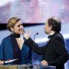 Julie Gayet et Denis Podalydès remettant le prix du meilleur espoir masculin - 40ème cérémonie des César au théâtre du Châtelet à Paris, le 20 février 2015.