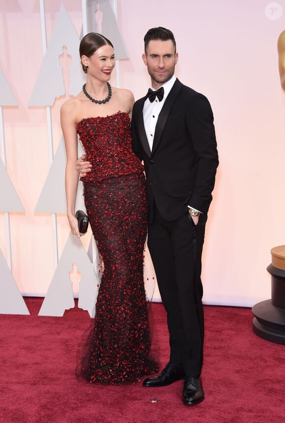 Adam Levine et Behati Prinsloo à la 87e cérémonie des Oscars à Hollywood, le 22 février 2015.
