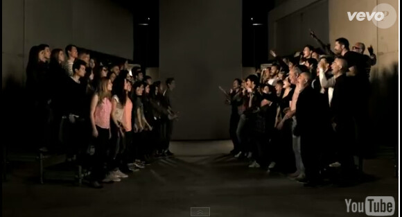 dans "Toute la vie", le nouveau clip des Enfoirés.