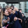 Taylor Swift arrive dans les studios de la radio 1 à Londres, le 23 février 2015. 