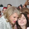Taylor Swift va à la rencontre de ses fans à la sortie de la BBC Radio 1, le 23 février 2014 à Londres 