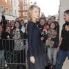 Taylor Swift va à la rencontre de ses fans à la sortie de la BBC Radio 1, le 23 février 2014 à Londres