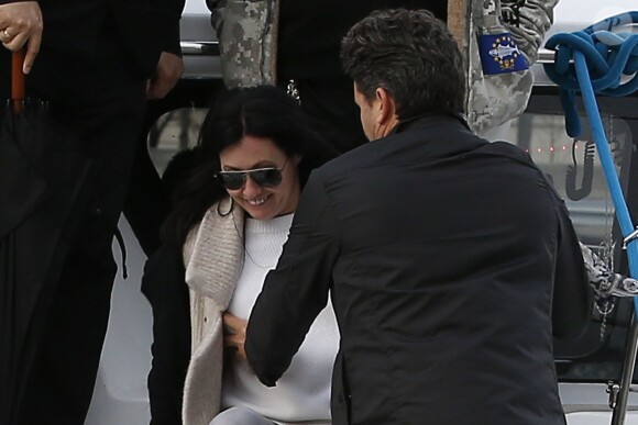 Shannen Doherty en promenade à Paris, le 23 février 2015. Après un déjeuner au restaurant indien Kashmir (Saint-Germain), elle a rendu visite, avec son meilleur ami Chris Cortazzo, à Paul Watson sur le bateau Brigitte Bardot, actuellement sur la Seine.