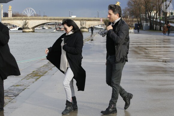 Shannen Doherty en promenade à Paris, le 23 février 2015. Après un déjeuner au restaurant indien Kashmir (Saint-Germain), elle a rendu visite, avec son meilleur ami Chris Cortazzo, à Paul Watson sur le bateau Brigitte Bardot, actuellement sur la Seine.