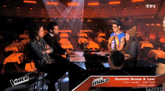 Julien Doré dans The Voice 4 en tant que coach de luxe de Law et Quentin Bruno, auprès de Mika