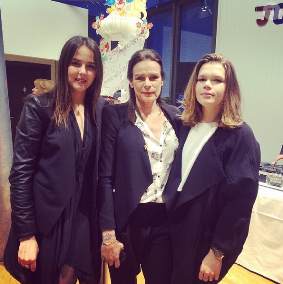 Stéphanie de Monaco entourée de ses filles Pauline Ducruet et Camille Gottlieb : photo publiée par Pauline sur son compte Instagram pour les 50 ans de la princesse, le 1er février 2015