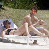 Exclusif - Pour son 41e anniversiare, James Blunt se dore la pilule sur une plage de l'Île Maurice, avec sa femme Sofia Wellesley. Le 22 février 2015.