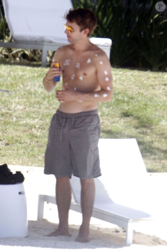 Exclusif - James Blunt profite d'un après-midi ensoleillé sur une plage de l'Île Maurice. Le 22 février 2015.