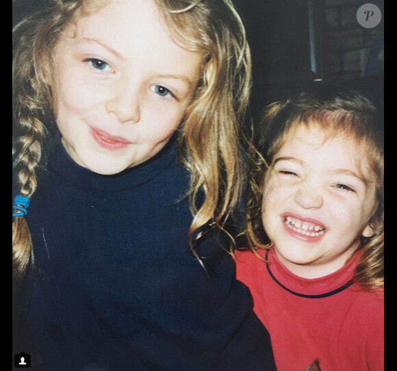 La chanteuse Lorde a ajouté une photo d'elle en compagnie de sa grande soeur à l'occasion de son 21ème anniversaire, le 28 février 2015.