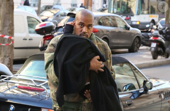 Exclusif - Kanye West et sa fille North arrivent à l'hôtel Royal Monceau. Paris, le 4 mars 2015.