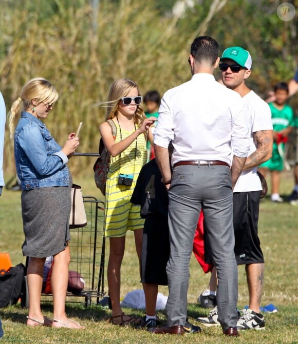 Reese Witherspoon, sa fille Ava et Ryan Phillippe à Brentwood le 1er juin 2012.