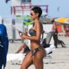 Nicole Murphy profite d'un après-midi sur une plage de Miami. Le 1er mars 2015.