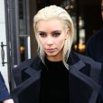 Kim Kardashian sort de l'hôtel Royal Monceau à Paris, le 5 mars 2015. Kim Kardashian est de nouveau blonde platine.  Kim Kardashian is leaving the Royal Monceau hotel in Paris on March 5, 2015. Kim Kardashian has platinum blonde.05/03/2015 - Paris