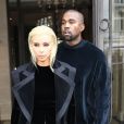 Kanye West et sa femme Kim Kardashian sortent de l'hôtel Royal Monceau à Paris, le 5 mars 2015. Kim Kardashian est de nouveau blonde platine.