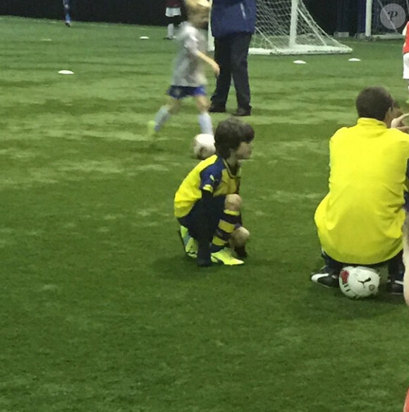 Théo Pirès (7 ans) pour son premier entraînement avec Arsenal le 6 mars 2015