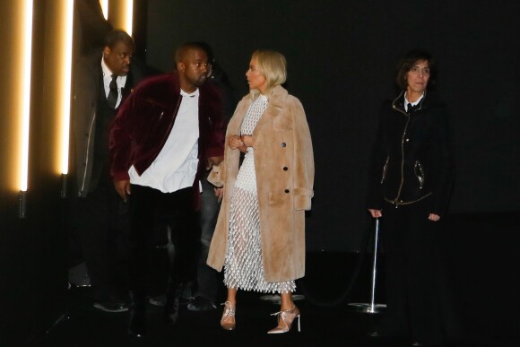 Kanye West et Kim Kardashian arrivent au défilé Balenciaga automne-hiver 2015/2016. Paris, le 6 mars 2015.