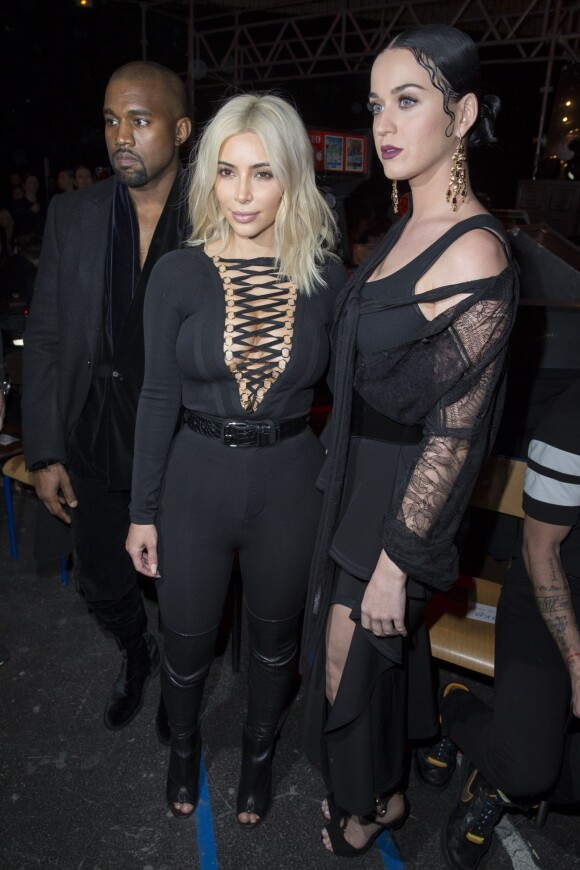 Kanye West, Kim Kardashian et Katy Perry assistent au défilé Givenchy automne-hiver 2015-2016 au lycée Carnot. Paris, le 8 mars 2015.