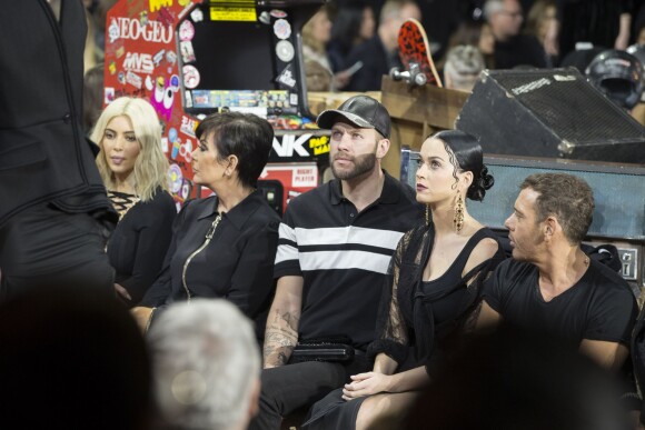 Kanye West, Kim Kardashian, Kris Jenner, Johnny Wujek et Katy Perry assistent au défilé Givenchy automne-hiver 2015-2016 au lycée Carnot. Paris, le 8 mars 2015.