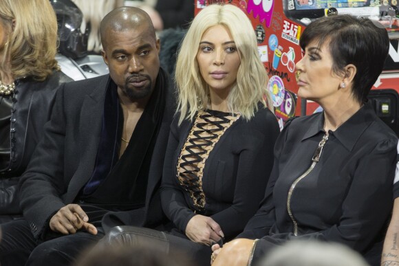 Kanye West, Kim Kardashian, Kris Jenner assistent au défilé Givenchy automne-hiver 2015-2016 au lycée Carnot. Paris, le 8 mars 2015.