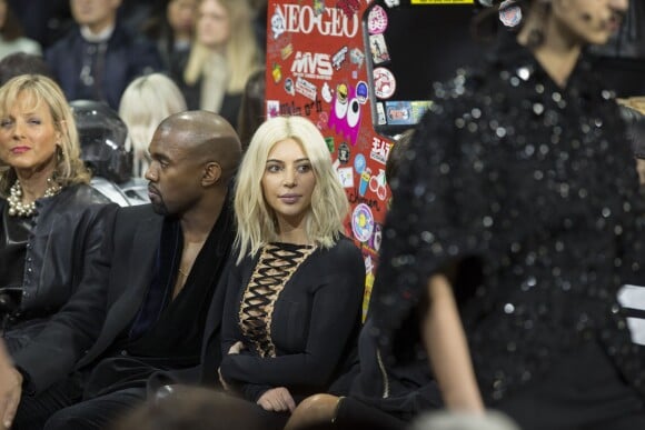 Kanye West et Kim Kardashian assistent au défilé Givenchy automne-hiver 2015-2016 au lycée Carnot. Paris, le 8 mars 2015.