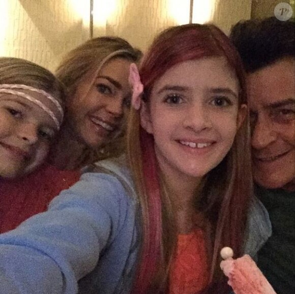 Denise Richards et Charlie Sheen fêtent les 11 ans de leur fille Sam (au centre) le 10 mars 2015