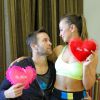 Exclusive - Karina Smirnoff dans son studio de danse pose avec son fiancé Jason Adelman, à Woodland Hills le 6 février 2015 