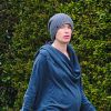 Lena Headey dévoile son baby bump en se baladant au naturel à Van Nuys, Los Angeles, le 11 mars 2015.