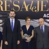 Letizia d'Espagne, en combinaison Mango, accompagnait le roi Felipe VI pour l'inauguration d'une exposition sur Sainte Thérèse d'Avila, le 11 mars 2015 à la Bibliothèque nationale d'Espagne, à Madrid.