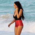 La ravissante Nabilla sur une plage de Miami pour le tournage de la cinquième saisons des Anges de la télé-réalité le 22 janvier 2013