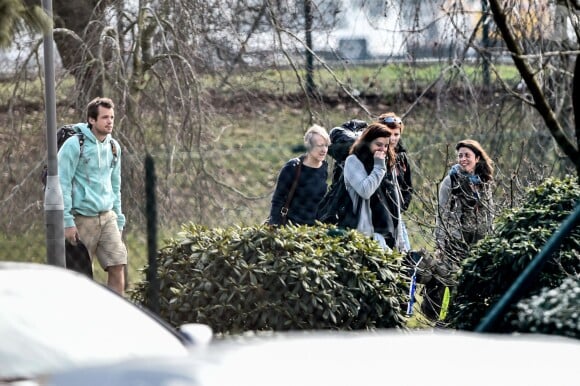 Anne-Flore Marxer, Alain Bernard, Philippe Candeloro quittent le Pavillon d'honneur de Roissy-Charles-de-Gaulle le 14 mars 2015 peu après leur arrivée d'Argentine où ils tournaient Dropped.