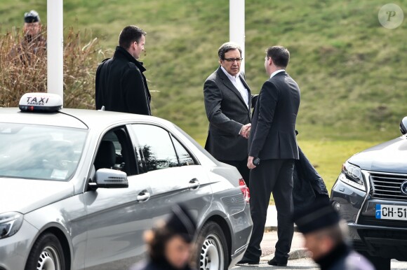 Anne-Flore Marxer, Alain Bernard, Philippe Candeloro quittent le Pavillon d'honneur de Roissy-Charles-de-Gaulle le 14 mars 2015 peu après leur arrivée d'Argentine où ils tournaient Dropped.