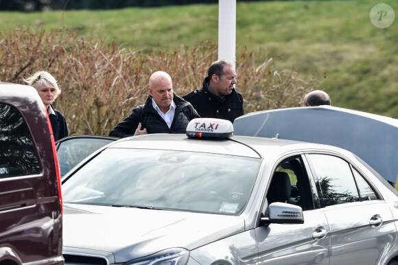 Anne-Flore Marxer, Alain Bernard, Philippe Candeloro quittent le Pavillon d'honneur de Roissy-Charles-de-Gaulle le 14 mars 2015 peu après leur arrivée d'Argentine où ils tournaient Dropped.