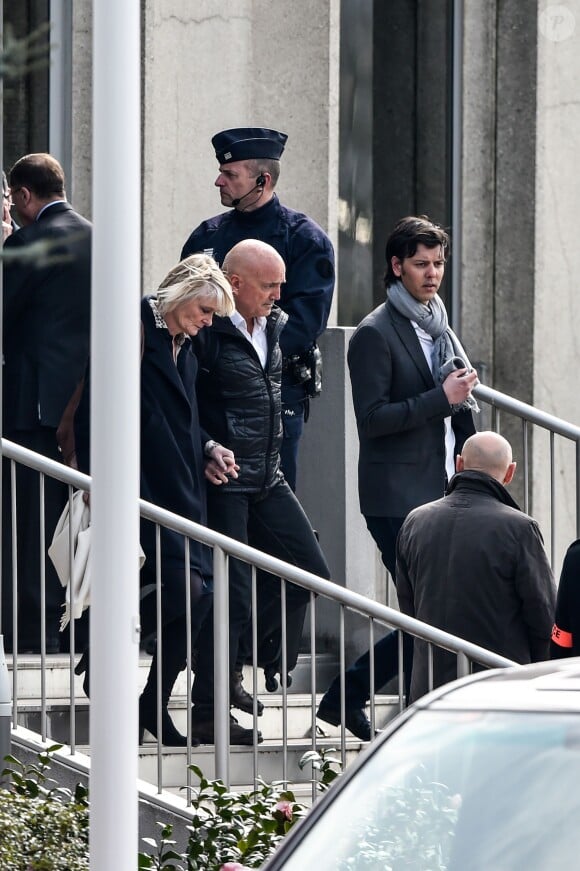 Anne-Flore Marxer, Alain Bernard, Philippe Candeloro quittent le Pavillon d'honneur de Roissy-Charles-de-Gaulle le 14 mars 2015 peu après leur arrivée d'Argentine où ils tournaient Dropped.