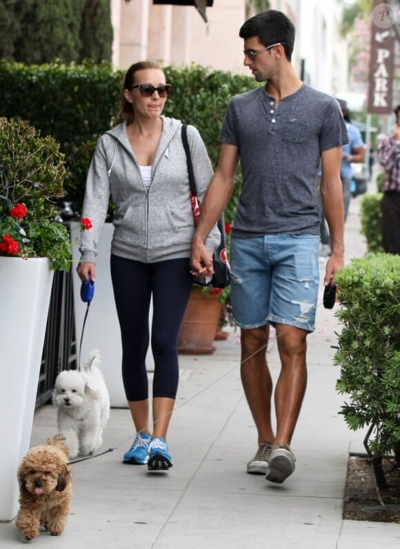 Novak Djokovic et sa belle Jelena Ristic promènent leurs chiens à West Hollywood, le 10 mars 2015