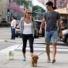 Novak Djokovic, Jelena Ristic et leurs petits chiens dans les rues de West Hollywood, le 10 mars 2015
