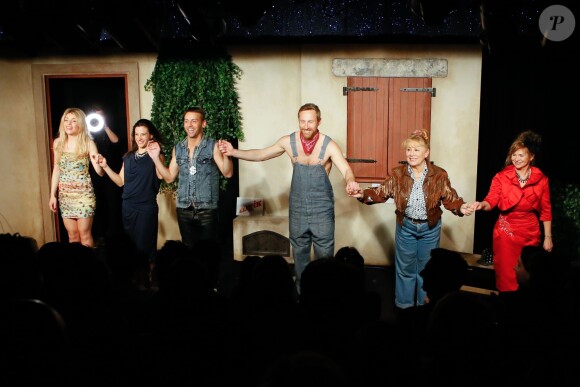 Exclusif - Lola Marois Bigard, Mélanie Kah, Franck Le Hen, Franck Delay, Michelle Bardollet, Pétronille Moss - Générale de la pièce de théâtre "La famille est dans le pré" au théâtre Edgar à Paris le 16 mars 2015.