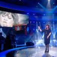 La chanteuse Lisa Angell sur le plateau de l'émission Le Grand Show sur France 2 le 28 février 2015
