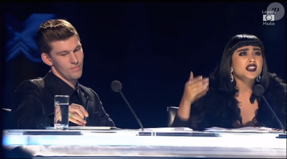 Natalia Kills et son époux Willy Moon humilient un candidat, Joe Irvine, dans X Factor en Nouvelle-Zélande, mars 2015.