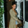 La star Rihanna, sans soutien-gorge, va dîner au restaurant Giorgio Baldi à Los Angeles, le 21 mars 2015.