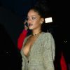 Rihanna, sans soutien-gorge, va dîner dans son restaurant préféré Giorgio Baldi à Los Angeles, le 21 mars 2015.