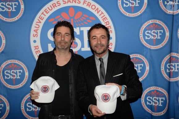 Richard Orlinski et Bernard Montiel - Soirée de gala "Sauveteurs sans frontières" à l'Hôtel du Collectionneur, à Paris, le 23 mars 2015.