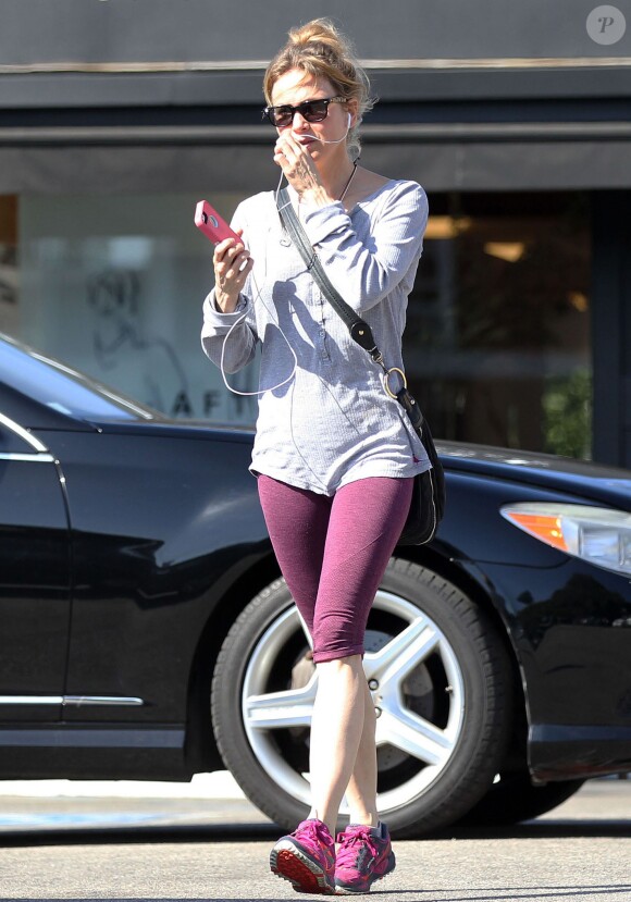 Exclusif - Renée Zellweger à la sortie de son cours de gym à Brentwood, le 16 octobre 2014.