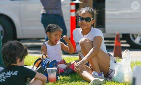 Christina Milian et sa fille Violet (5 ans, née de son mariage avec The Dream) à Los Angeles, le 8 mars 2015.