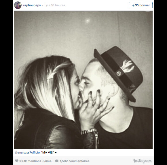 Raphaël officialise sa relation avec Anaïs sur Instagram, le jeudi 26 mars 2015.