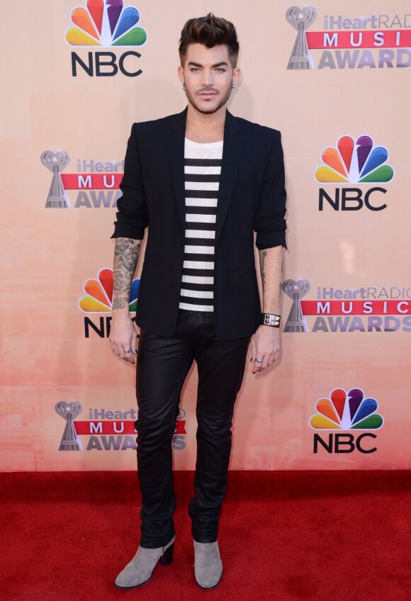 Adam Lambert assiste aux iHeartRadio Music Awards 2015 au Shrine Auditorium. Los Angeles, le 29 mars 2015.
