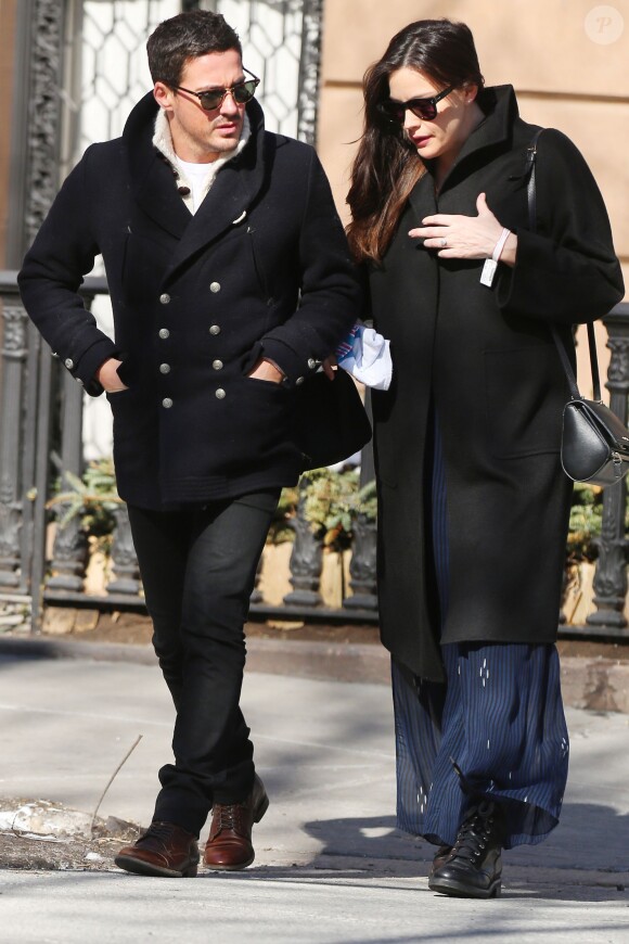 Liv Tyler et David Gardner sont heureux d'aller rendre visite à leurs fils qui vient de naître, ils quittent leur domicile pour se rendre à l'hôpital, le 20 février 2015 