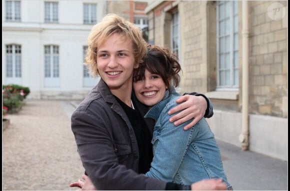 Lucie Lucas et Mathieu Spinosi, interprètes des personnages de Clem et Julien, dans la série Clem sur TF1.