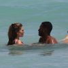 Doutzen Kroes profite de la plage à Miami avec son mari Sunnery James qui fêtait son anniversaire. Le 30 mars 2015.