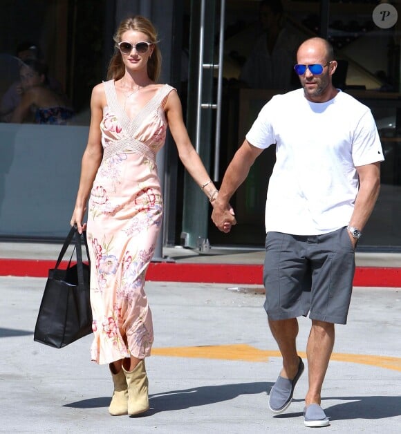 Jason Statham et Rosie Huntington Whiteley à Malibu le 31 août 2014.