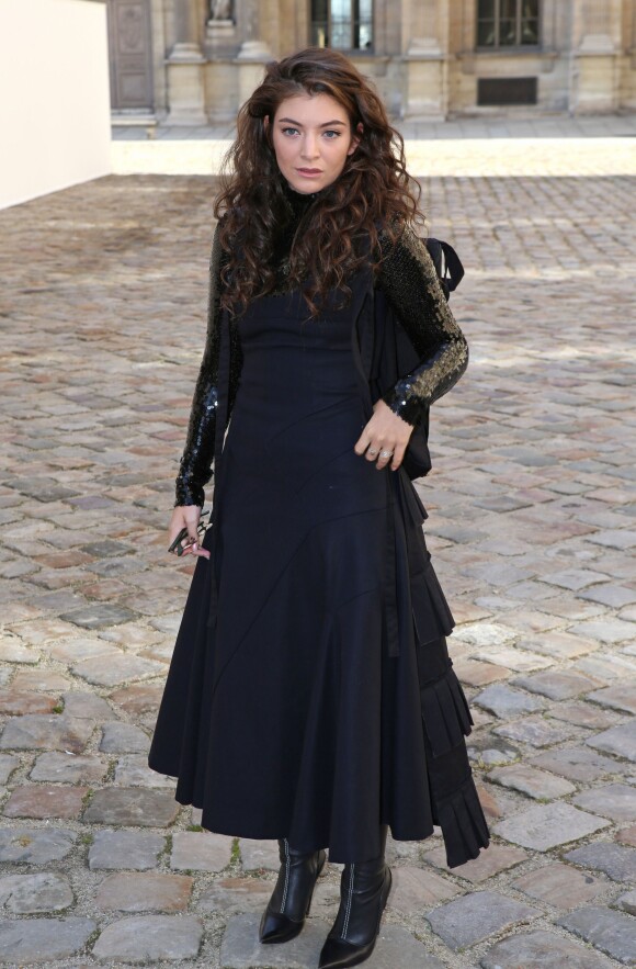 La chanteuse Lorde (habillée en Dior) - People au défilé de mode "Christian Dior", collection prêt-à-porter automne-hiver 2015/2016, à Paris. Le 6 mars 2015 